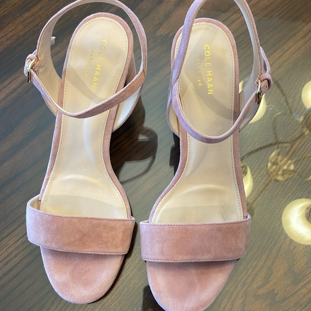 Elegant Cole Hahn Blush Pink Block Heel Sandals - Picture 2 of 5